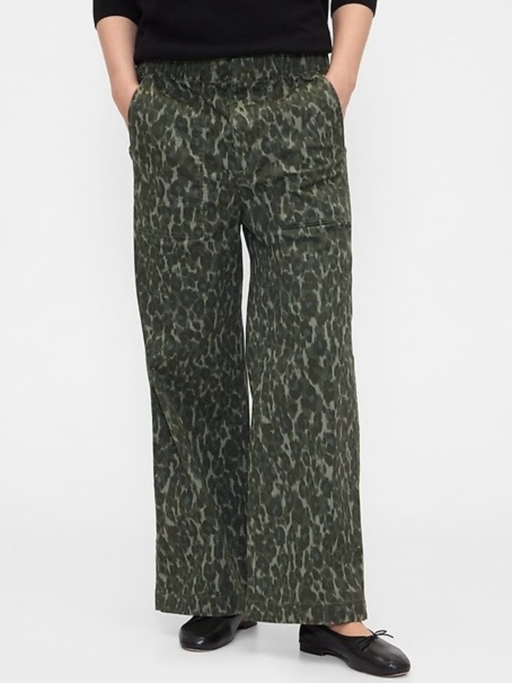 GAP Olive Green Leopard-Print Utility Jogger Pants